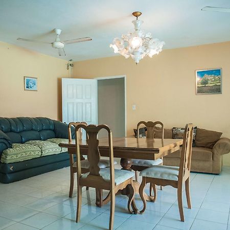 Diamond Villa Guest House Montego Bay Exteriör bild