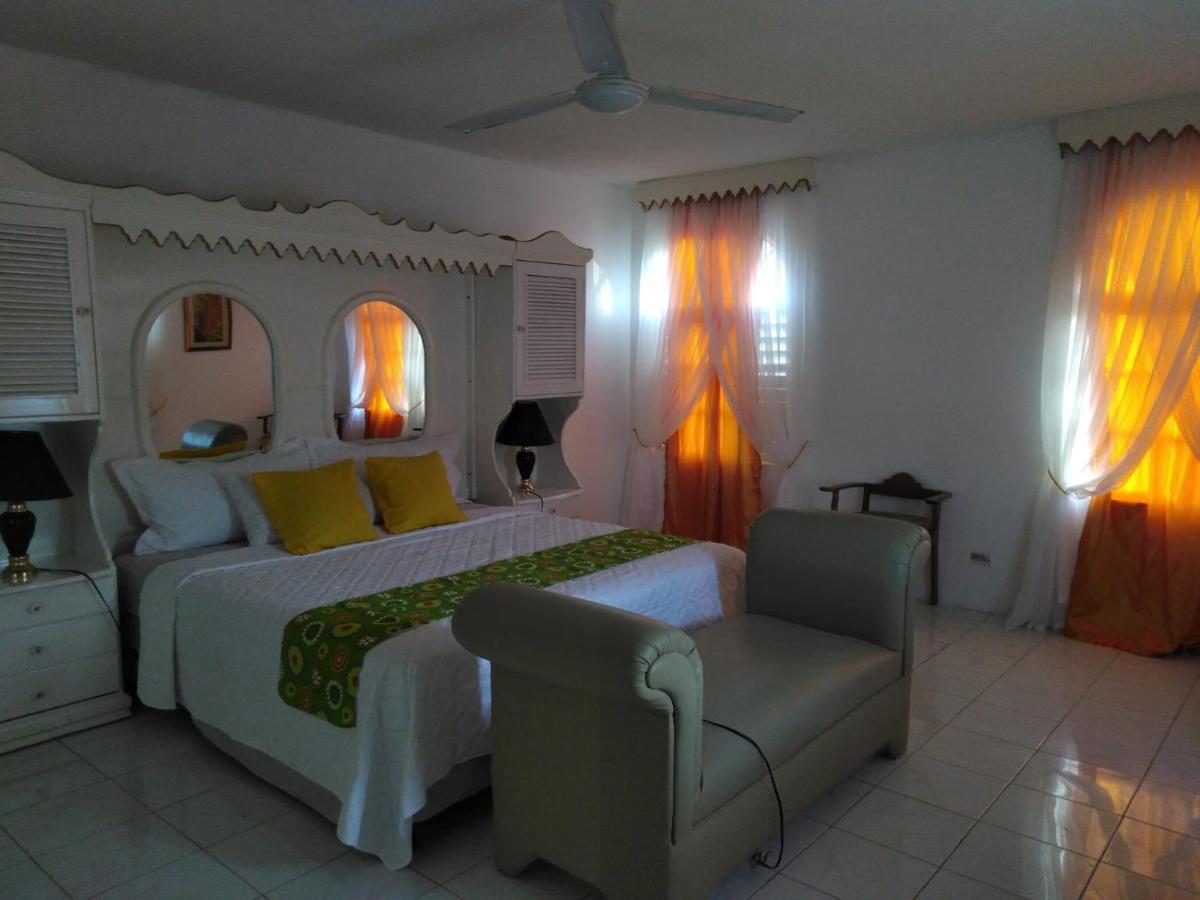 Diamond Villa Guest House Montego Bay Exteriör bild
