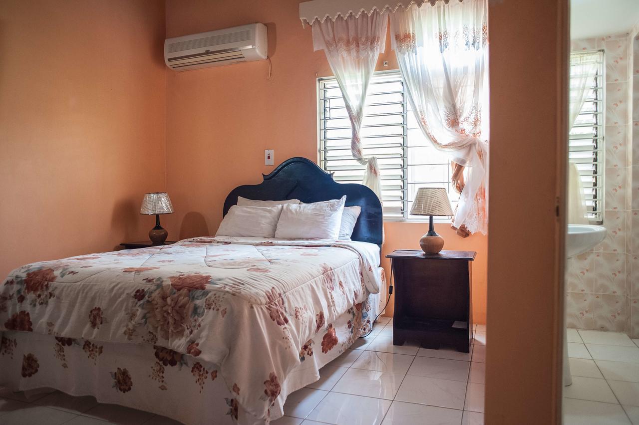 Diamond Villa Guest House Montego Bay Exteriör bild