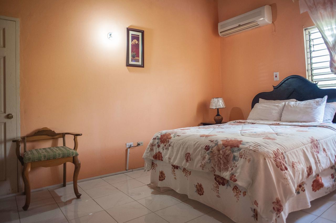 Diamond Villa Guest House Montego Bay Exteriör bild