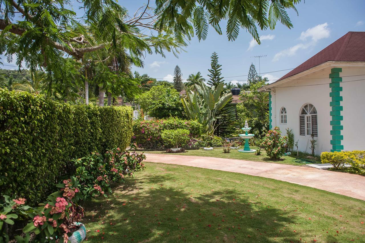 Diamond Villa Guest House Montego Bay Exteriör bild