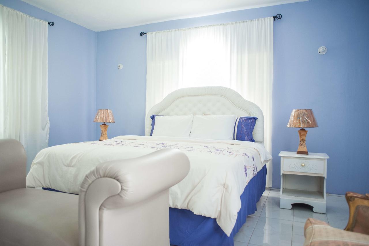 Diamond Villa Guest House Montego Bay Exteriör bild