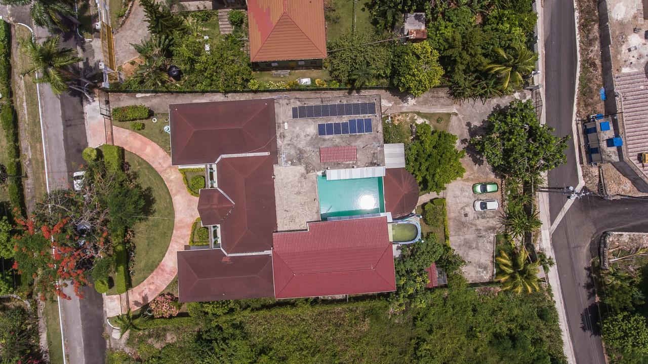 Diamond Villa Guest House Montego Bay Exteriör bild