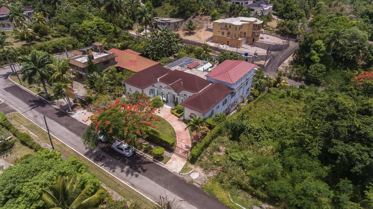 Diamond Villa Guest House Montego Bay Exteriör bild