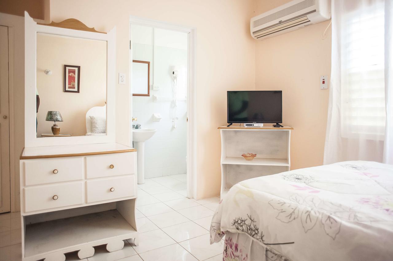 Diamond Villa Guest House Montego Bay Exteriör bild